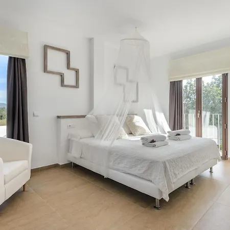 Lloren Villa *