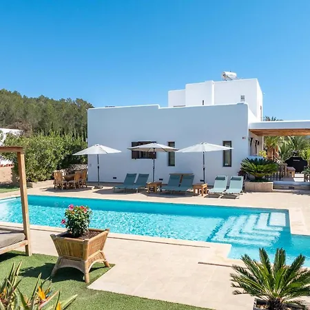 Lloren Villa *